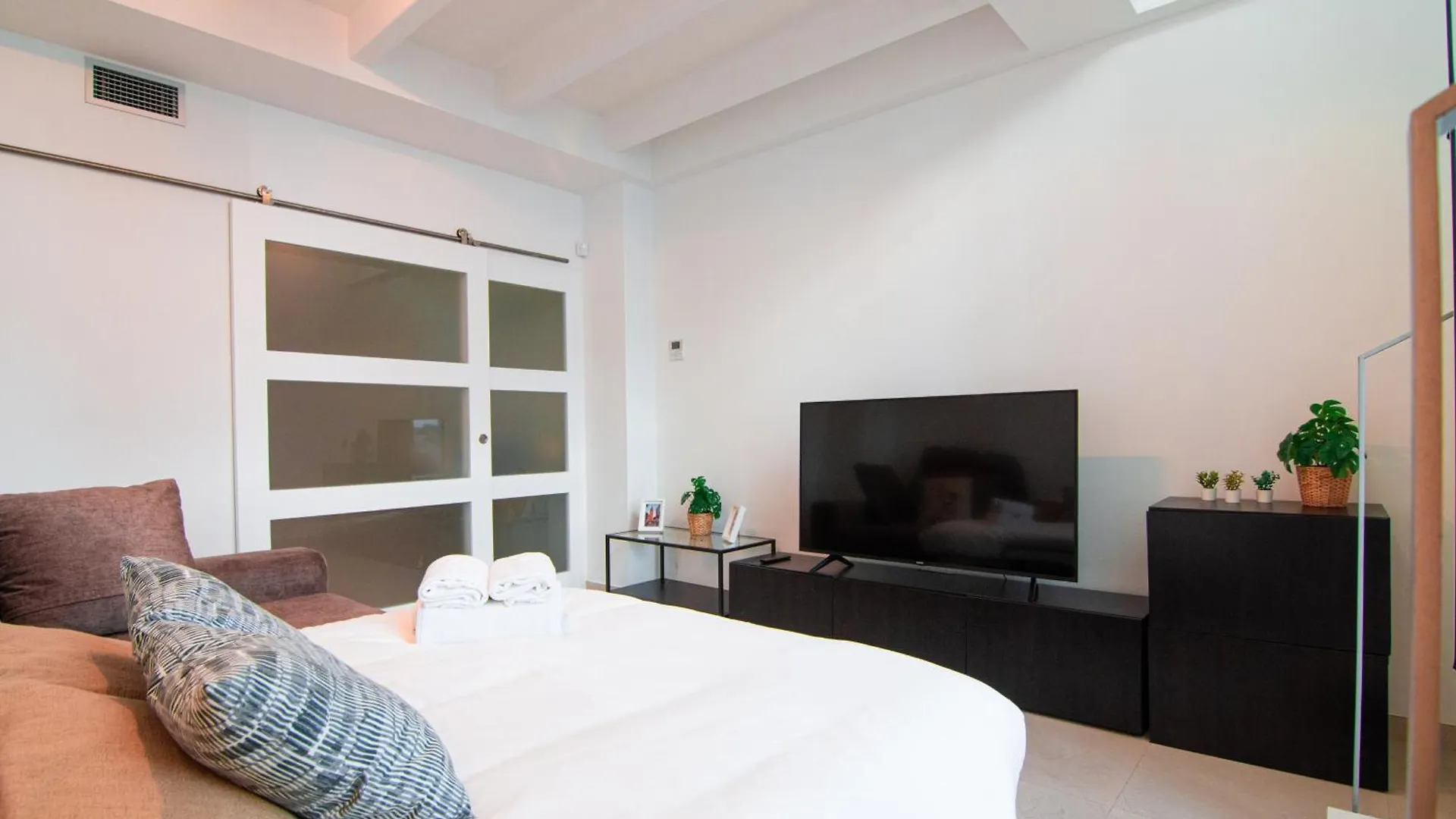 Edomus Puerta De La Barqueta Apartment Seville Spain